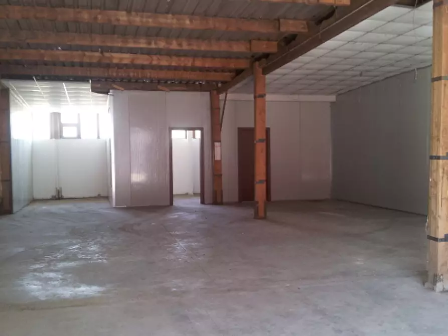 Immagine 2 di Capannone industriale in affitto  a Ferentino