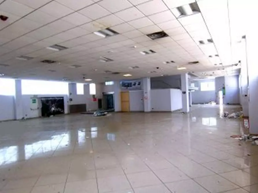 Immagine 4 di Ufficio in vendita  in LARGO KENNEDY J.F. a Cavenago Di Brianza