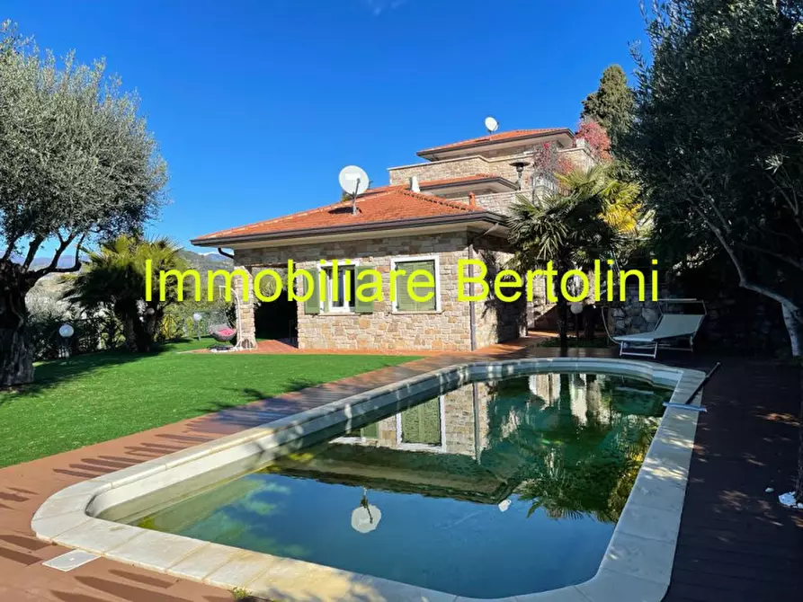 Immagine 1 di Villa in vendita  in Bordighera a Bordighera