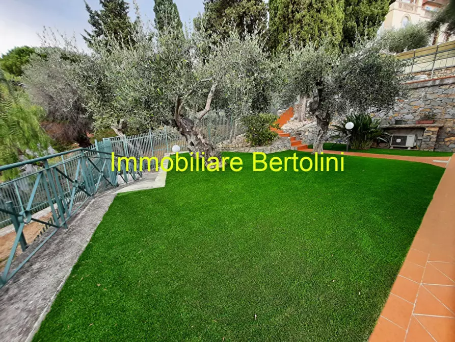 Immagine 40 di Villa in vendita  in Bordighera a Bordighera
