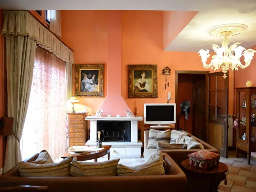 Immagine 12 di Appartamento in vendita  a Senigallia