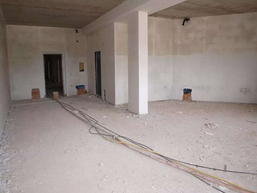 Immagine 3 di Negozio in vendita  a Corinaldo