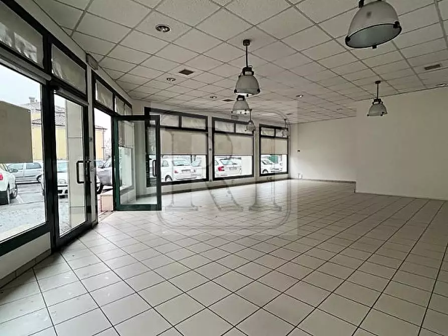 Immagine 2 di Negozio in affitto  a Limena