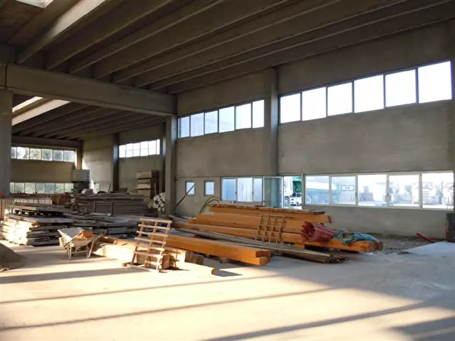 Immagine 2 di Capannone industriale in vendita  a Rovolon