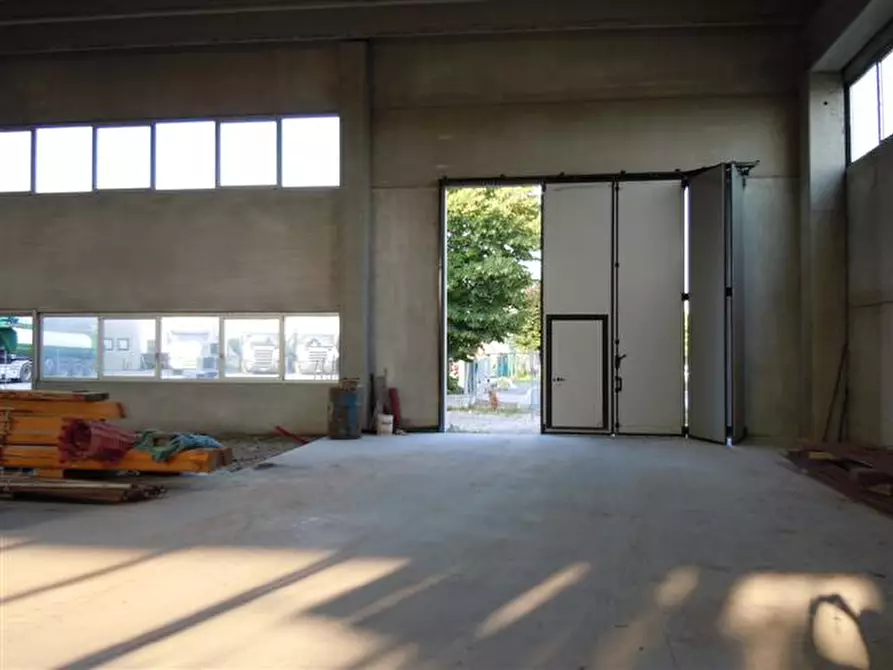 Immagine 3 di Capannone industriale in vendita  a Rovolon