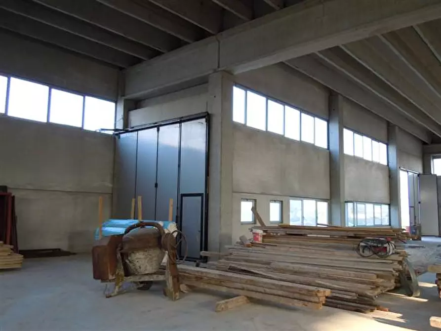 Immagine 7 di Capannone industriale in vendita  a Rovolon