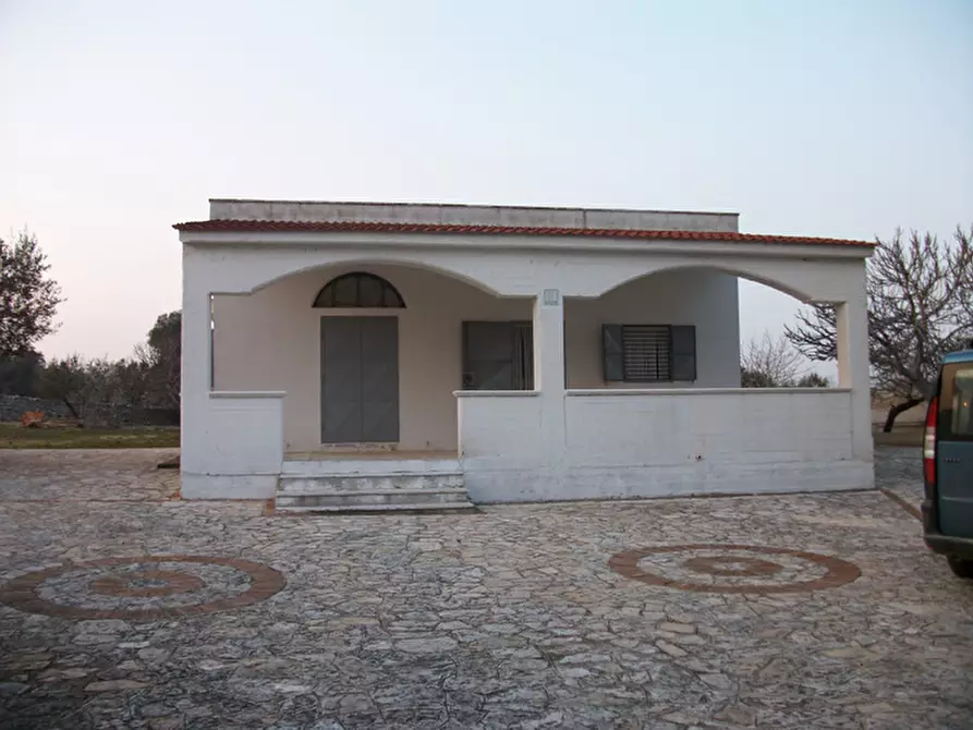 Immagine 1 di Villa in vendita  a Ostuni