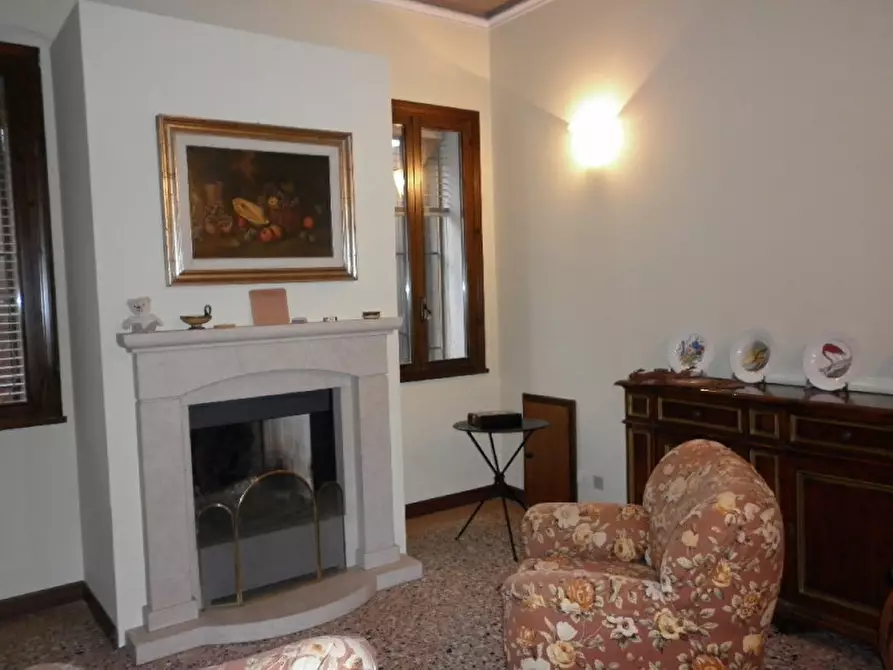 Immagine 1 di Appartamento in vendita  a Este