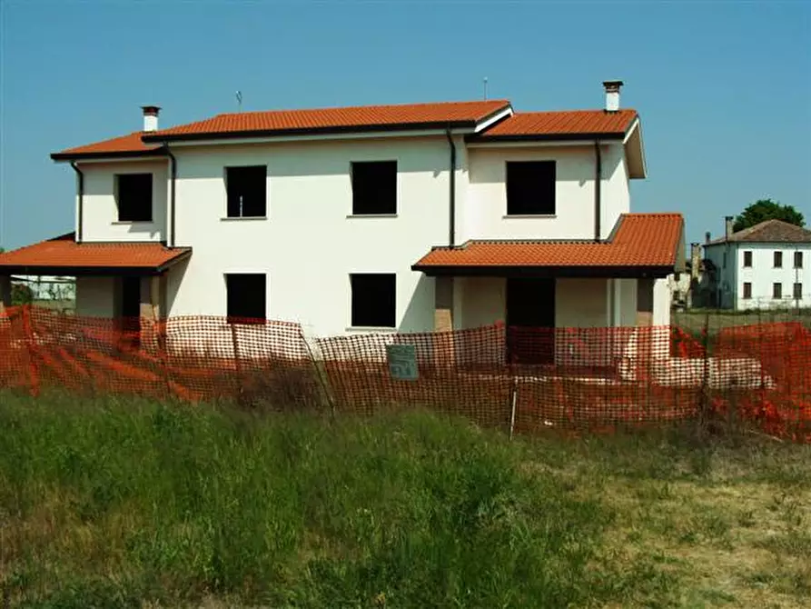 Immagine 1 di Casa bifamiliare in vendita  in via gabarde a Granze