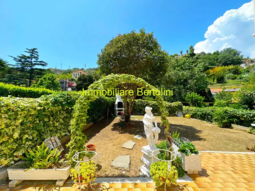 Immagine 1 di Appartamento in vendita  in VIA VAL D'OLIVI a San Remo