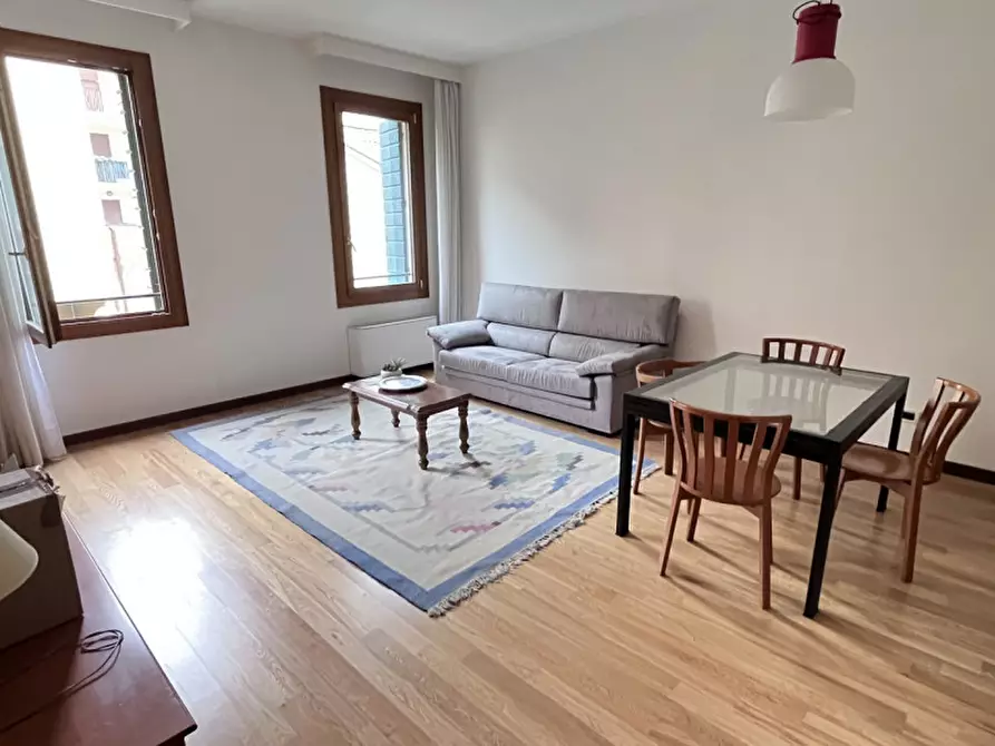 Immagine 1 di Appartamento in affitto  in Via Trieste - Vicinanze centro storico a Padova