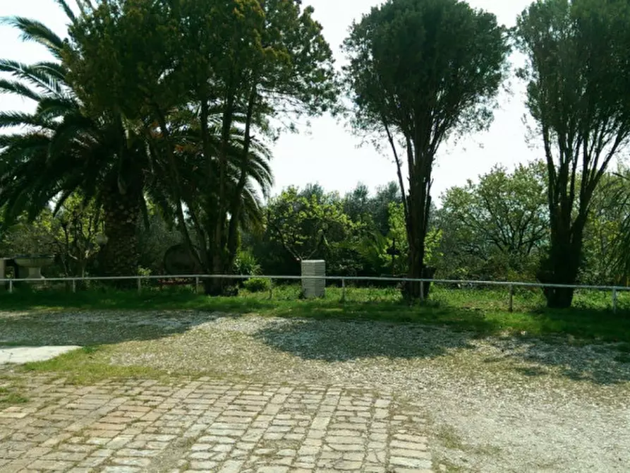 Immagine 19 di Rustico / casale in vendita  a Senigallia