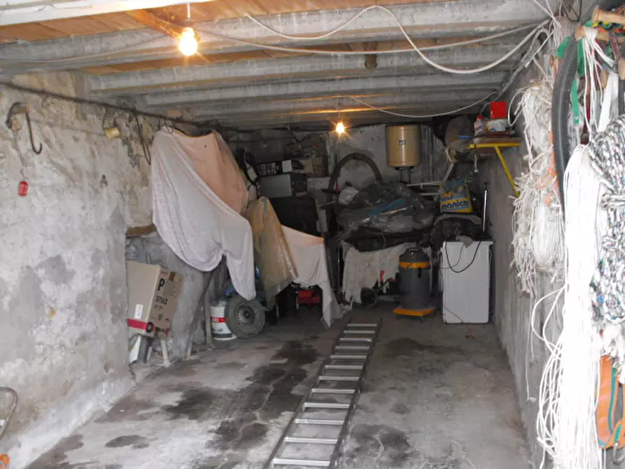 Immagine 38 di Rustico / casale in vendita  a Senigallia