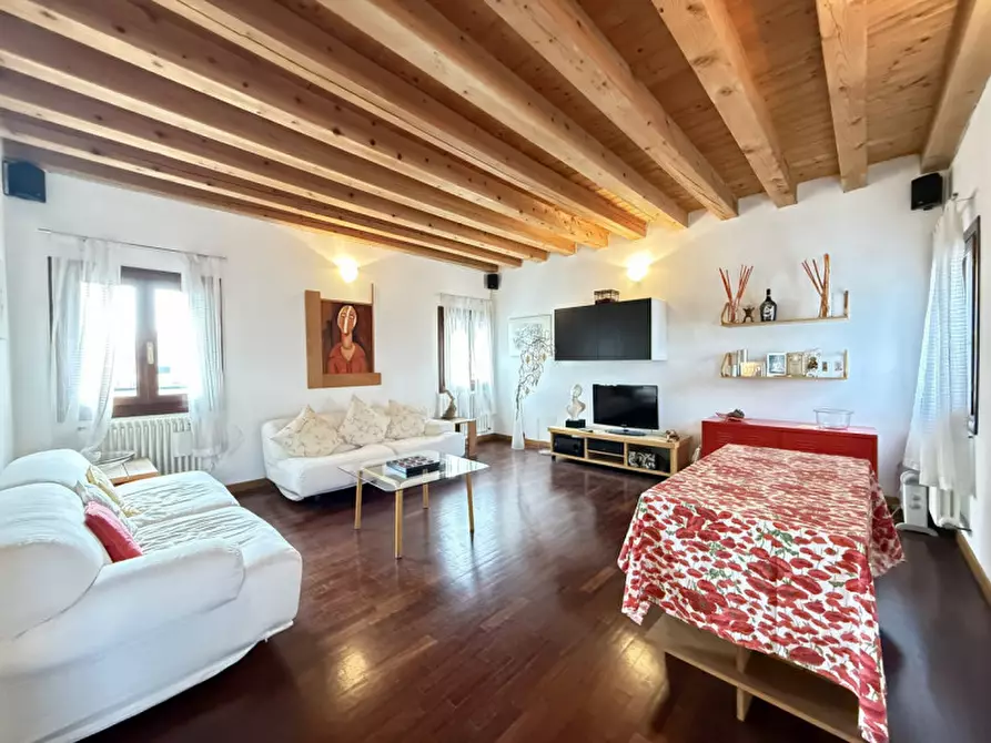 Immagine 1 di Appartamento in vendita  in via principe umberto a Este