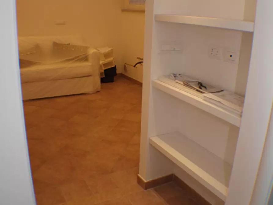 Immagine 8 di Negozio in vendita  a Senigallia