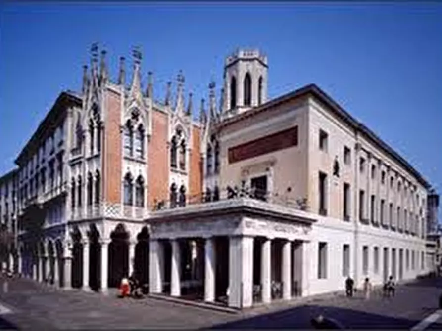 Immagine 1 di Negozio in affitto  in via san fermo a Padova