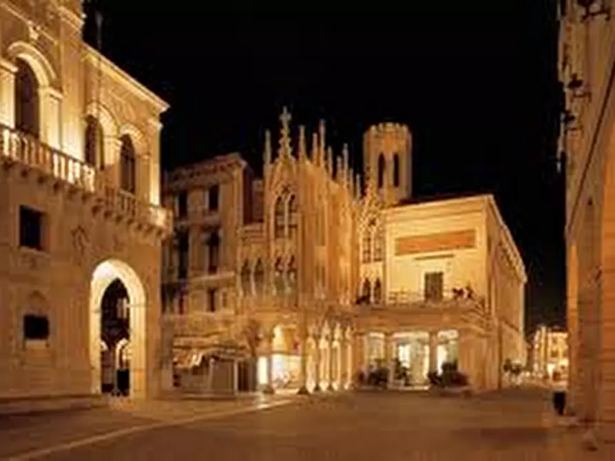 Immagine 2 di Negozio in affitto  in via san fermo a Padova