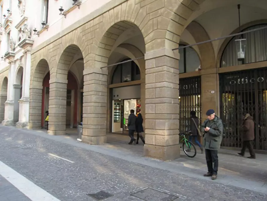 Immagine 4 di Negozio in affitto  in via san fermo a Padova