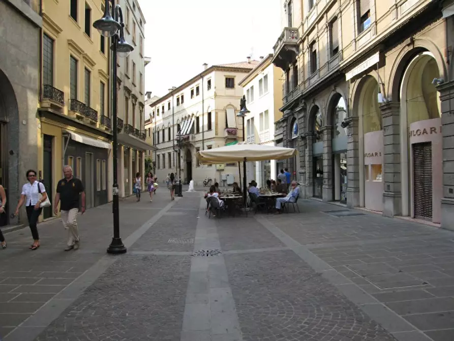 Immagine 7 di Negozio in affitto  in via san fermo a Padova