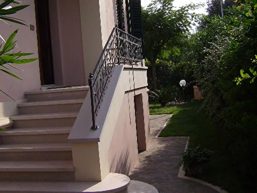 Immagine 2 di Casa indipendente in vendita  a Senigallia