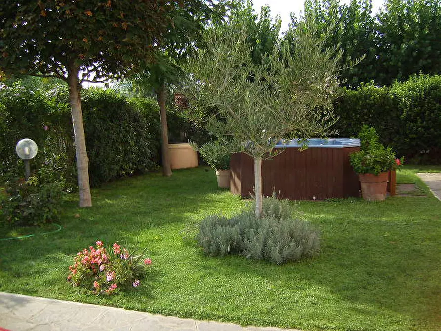 Immagine 4 di Casa indipendente in vendita  a Senigallia