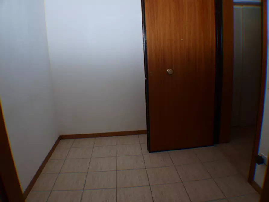 Immagine 4 di Negozio in vendita  a Senigallia