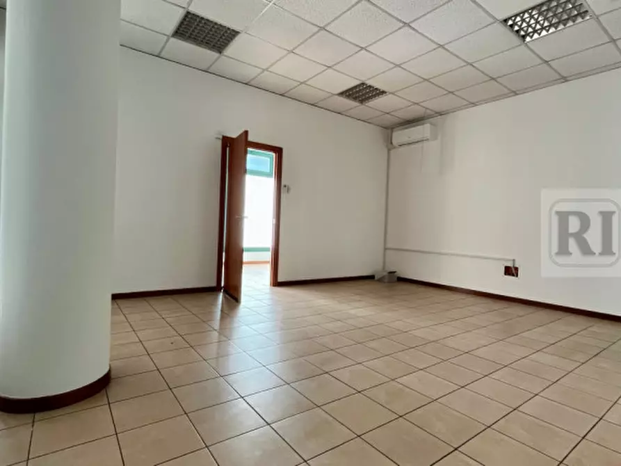 Immagine 2 di Negozio in vendita  a Limena