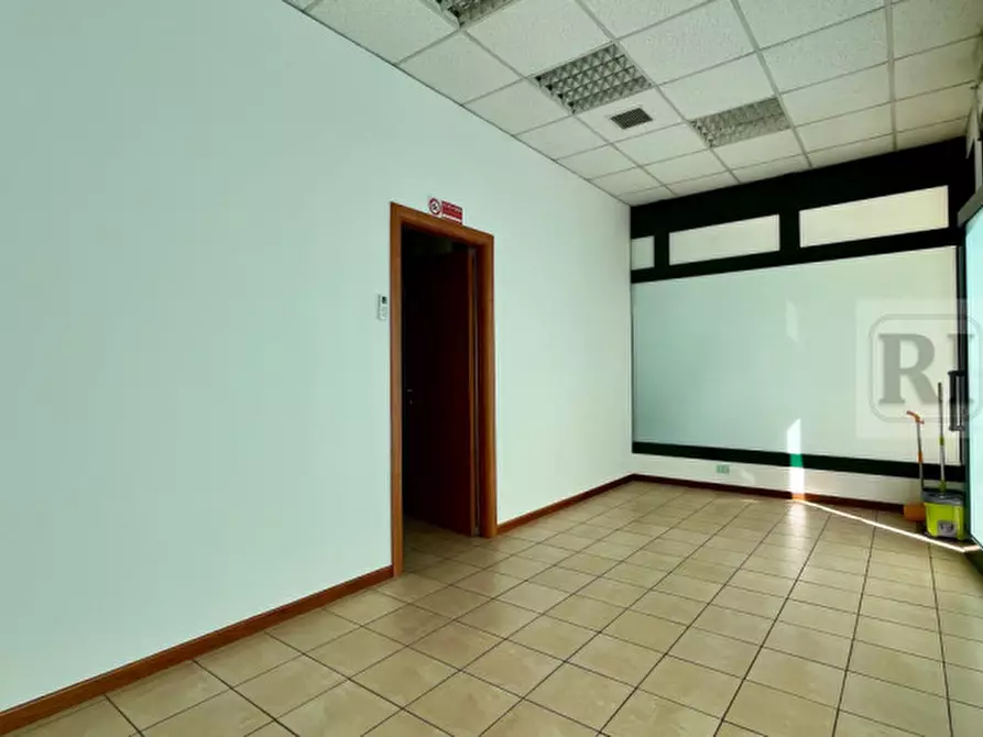 Immagine 6 di Negozio in vendita  a Limena