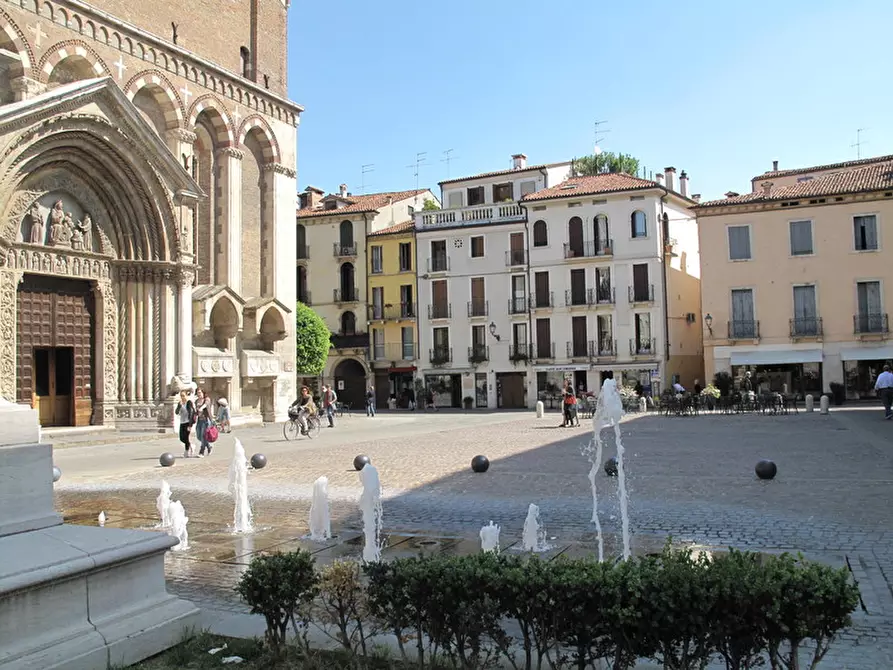 Immagine 1 di Negozio in affitto  in corso fogazzaro a Vicenza