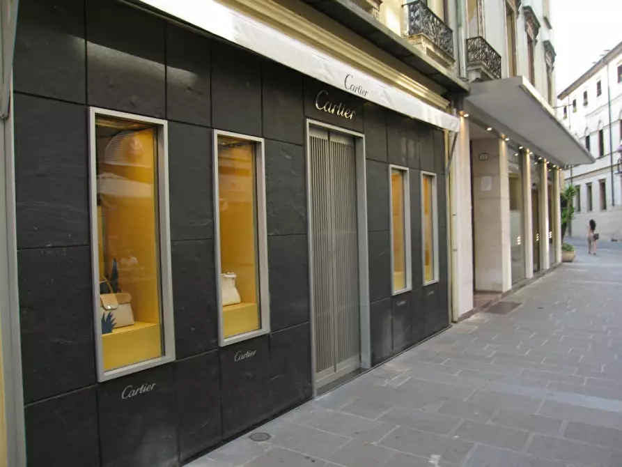 Immagine 4 di Negozio in affitto  a Padova