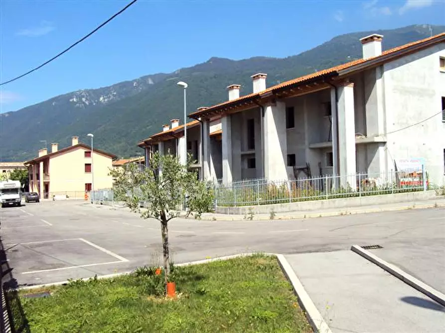 Immagine 1 di Villetta a schiera in vendita  a Borso Del Grappa