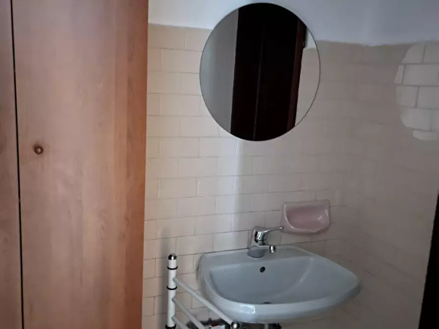 Immagine 3 di Negozio in affitto  in via Catajo a Montegrotto Terme