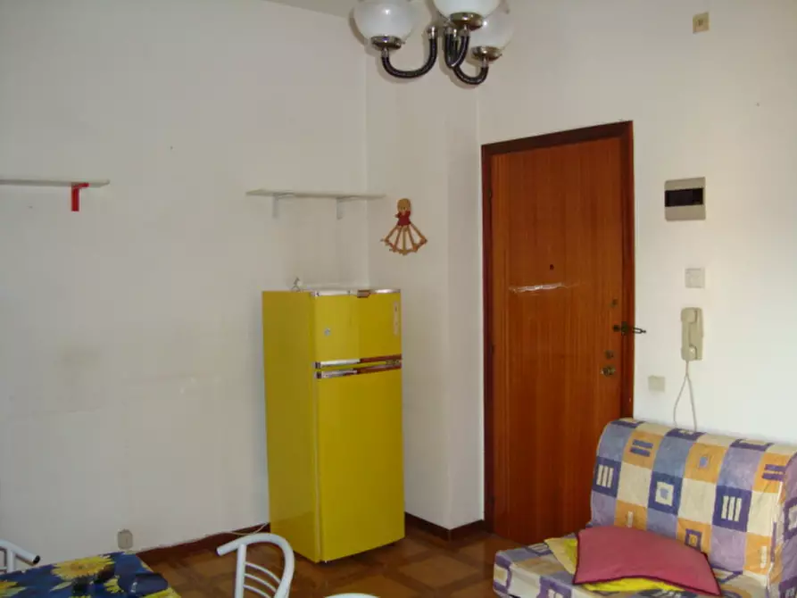 Immagine 3 di Negozio in vendita  a Senigallia