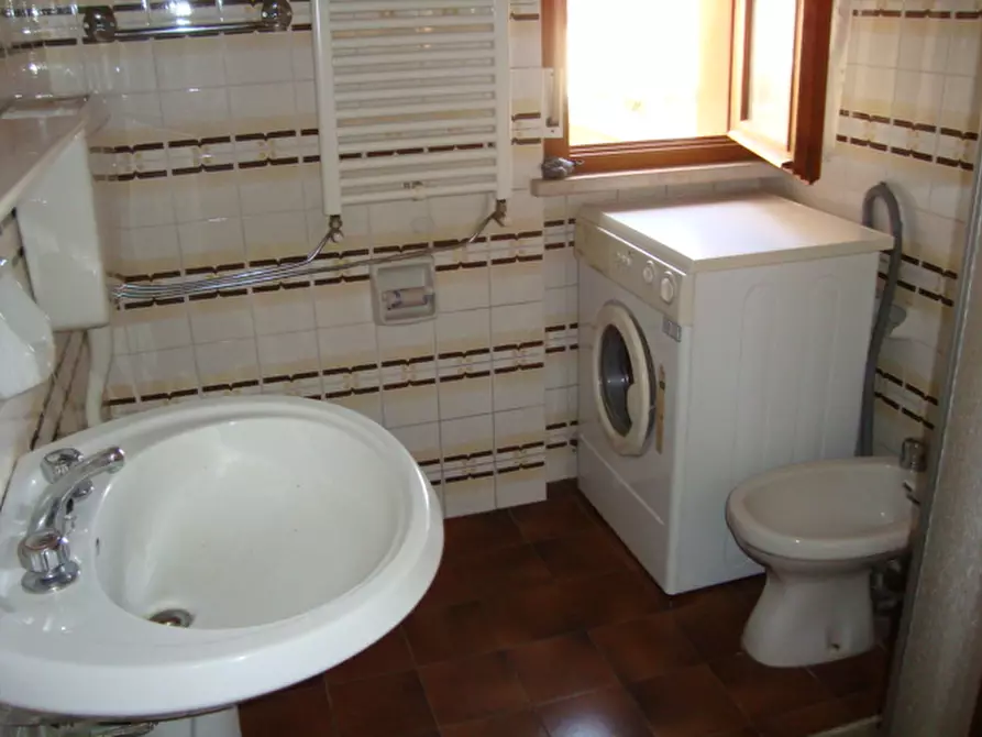 Immagine 9 di Negozio in vendita  a Senigallia