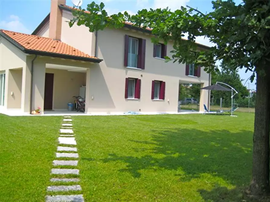 Immagine 1 di Villa in vendita  in via San Pio X 34/a a Castelfranco Veneto