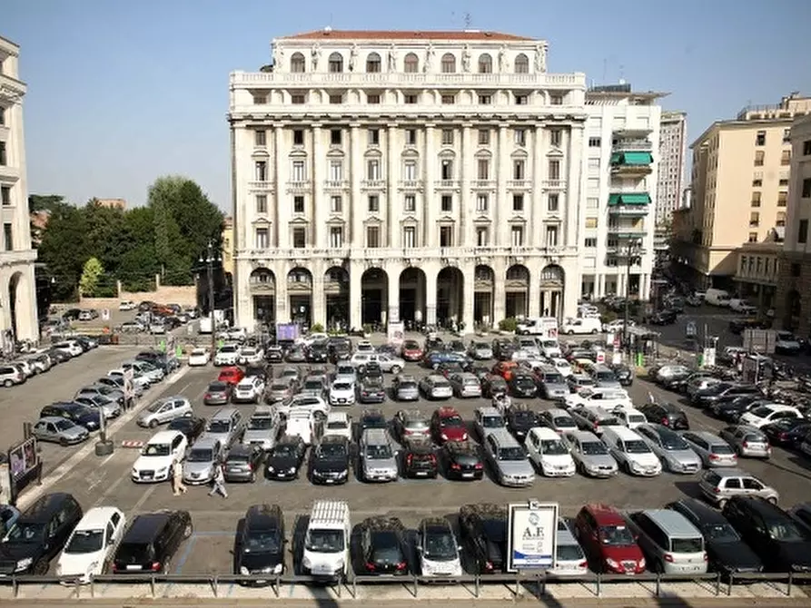 Immagine 1 di Garage in vendita  in Piazza Insurrezione a Padova