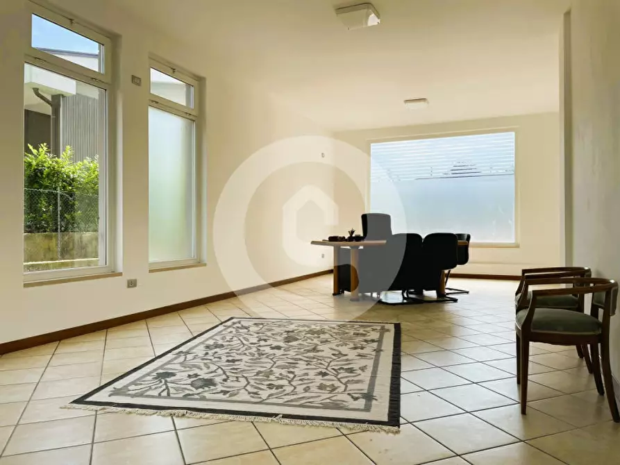 Immagine 2 di Negozio in affitto  a San Giorgio Delle Pertiche