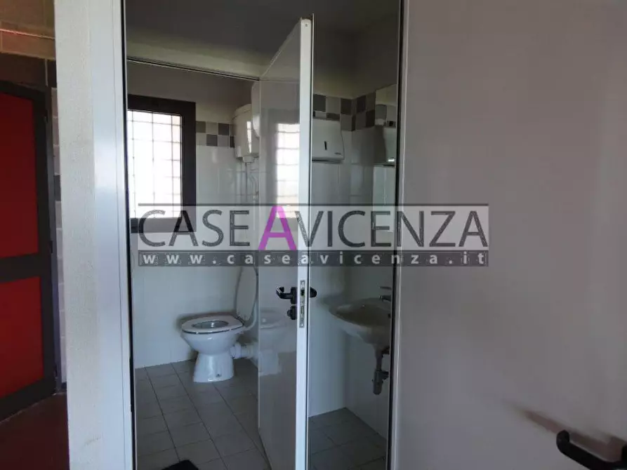 Immagine 1 di Laboratorio in affitto  a Camisano Vicentino