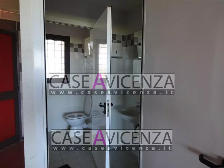 Immagine 1 di Laboratorio in affitto  a Camisano Vicentino