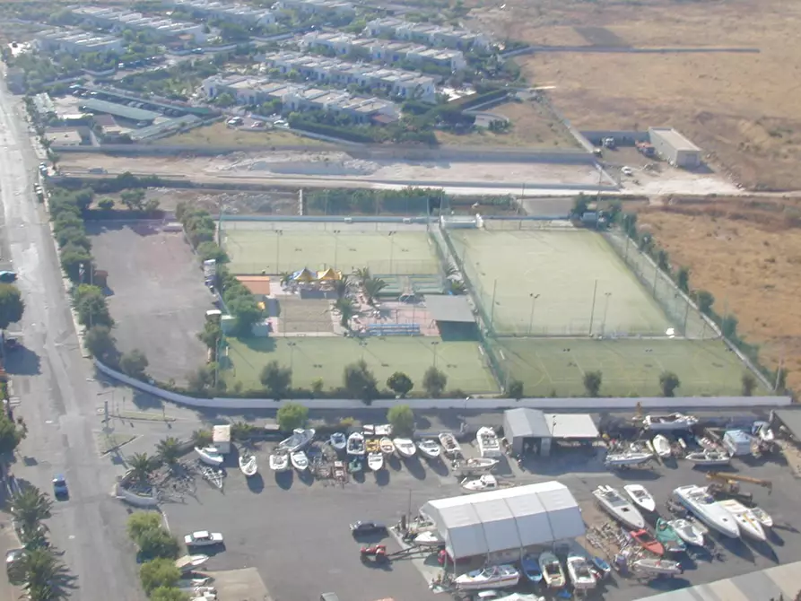 Immagine 2 di Attività commerciale in vendita  in Villanova a Ostuni