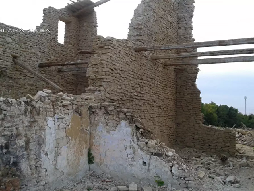 Immagine 19 di Rustico / casale in vendita  in Strada di Santa Colomba a Pesaro