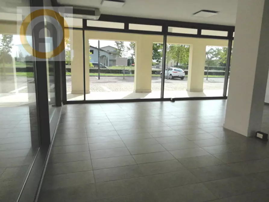 Immagine 4 di Negozio in affitto  a Bassano Del Grappa