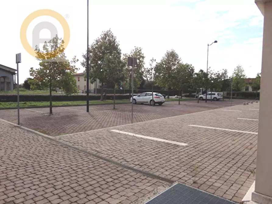 Immagine 6 di Negozio in affitto  a Bassano Del Grappa