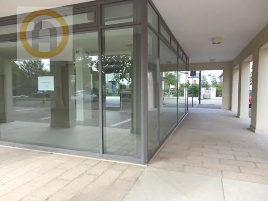 Immagine 7 di Negozio in affitto  a Bassano Del Grappa