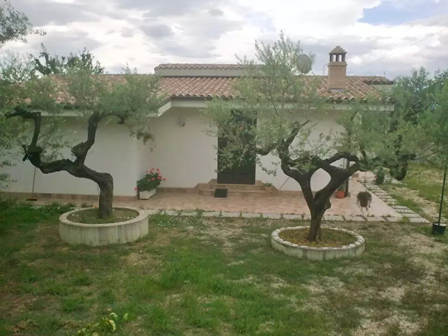 Immagine 4 di Villa in vendita  in VIA FONTEMAGGIO a Loreto Aprutino