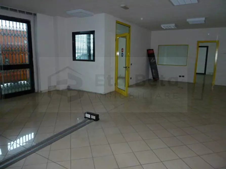 Immagine 9 di Capannone industriale in affitto  in Via Messico a Padova