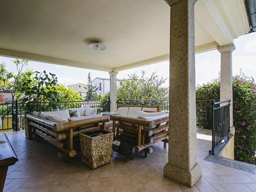 Immagine 5 di Villa in vendita  in via Enrico Berlinguer a Olbia