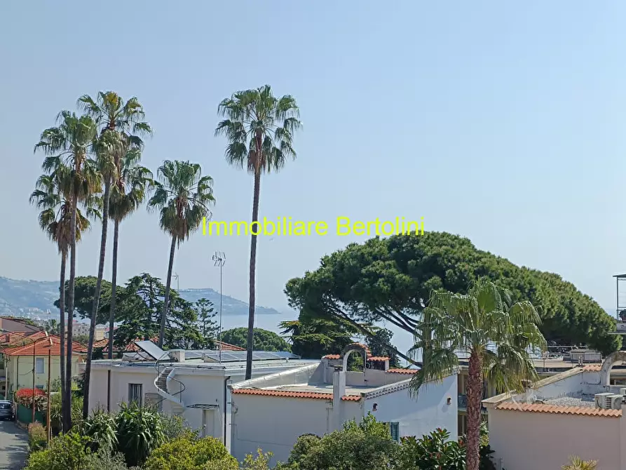 Immagine 1 di Appartamento in vendita  in Via Padre Semeria, 57 a San Remo