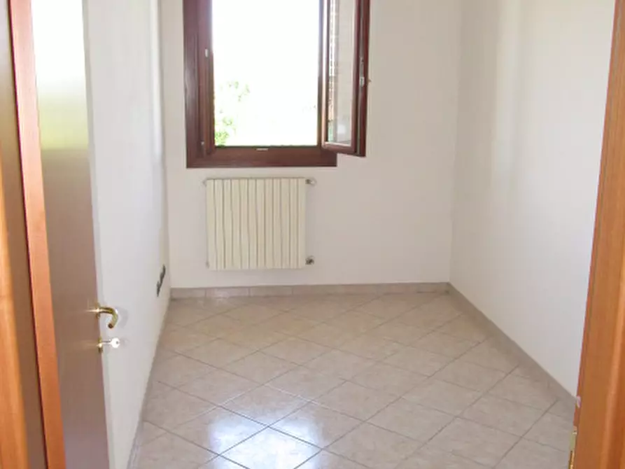 Immagine 5 di Appartamento in affitto  a Concordia Sulla Secchia