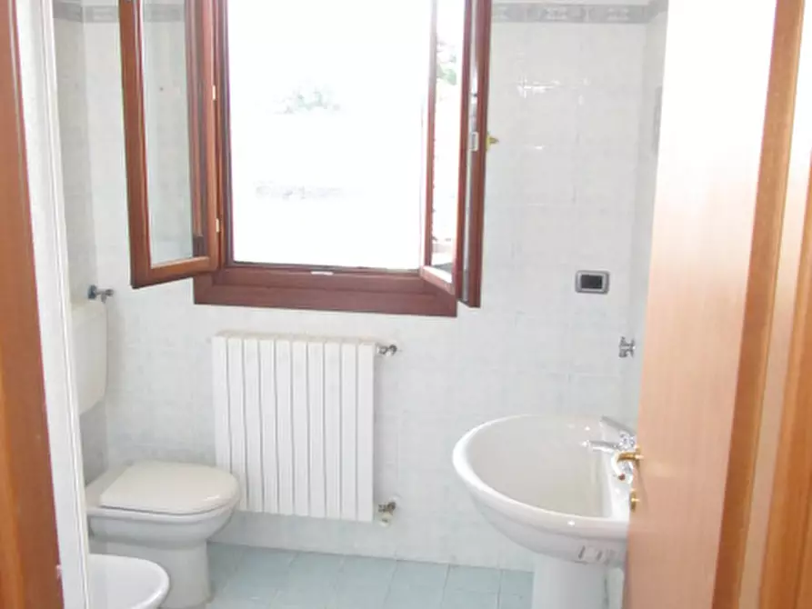 Immagine 8 di Appartamento in affitto  a Concordia Sulla Secchia